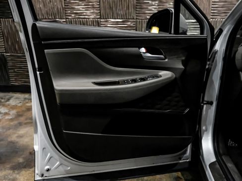 Used 2019 Hyundai Santa Fe SE image 34