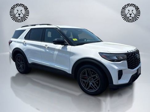 Used 2025 Ford Explorer ST w/ Sun And Sound Package AWD/4WD image 3