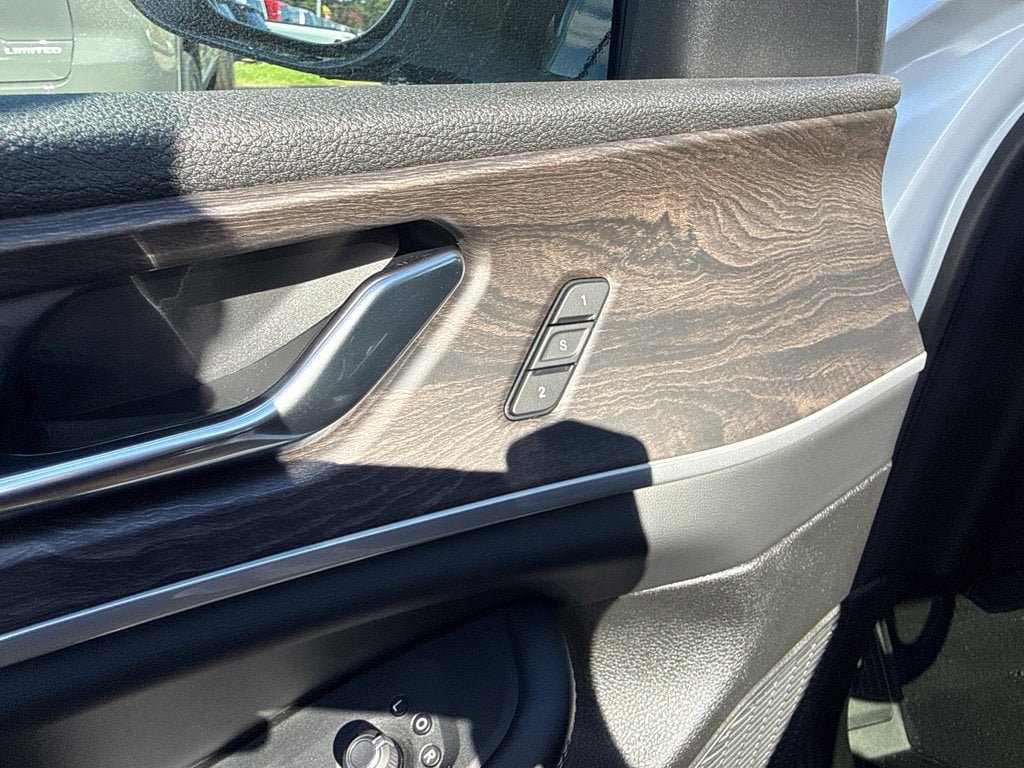 New 2027 Jeep Grand Cherokee Limited AWD/4WD image 20
