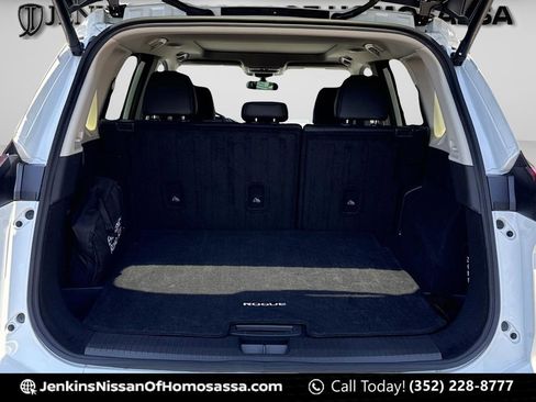 Certified 2024 Nissan Rogue SV w/ SV Premium Package FWD image 17