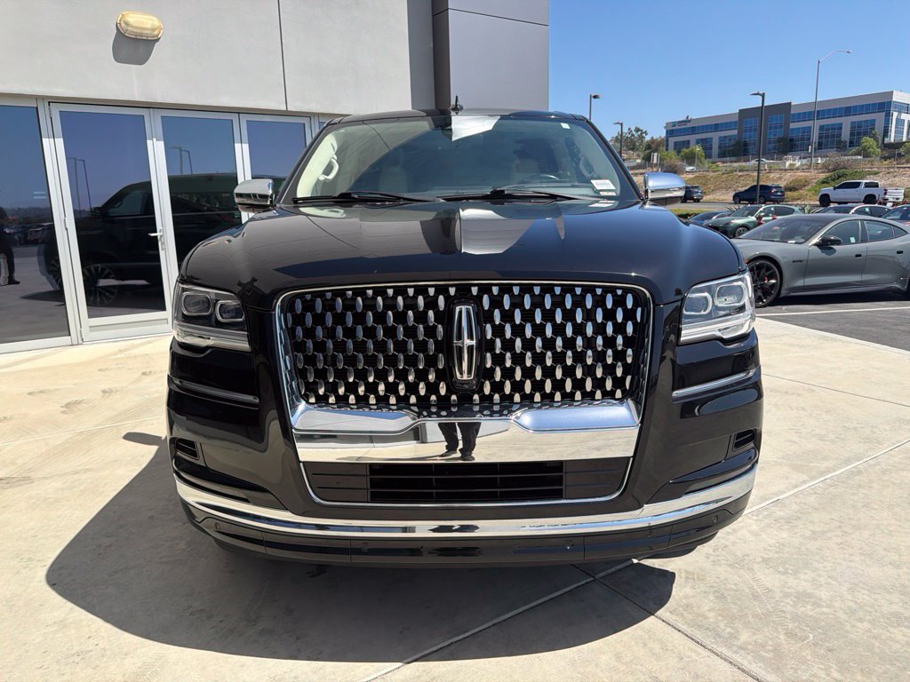 Used 2024 Lincoln Navigator Black Label AWD/4WD image 2