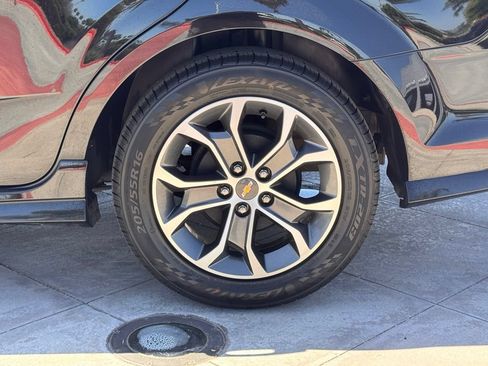 Used 2017 Chevrolet Sonic LT w/ RS Package FWD image 10