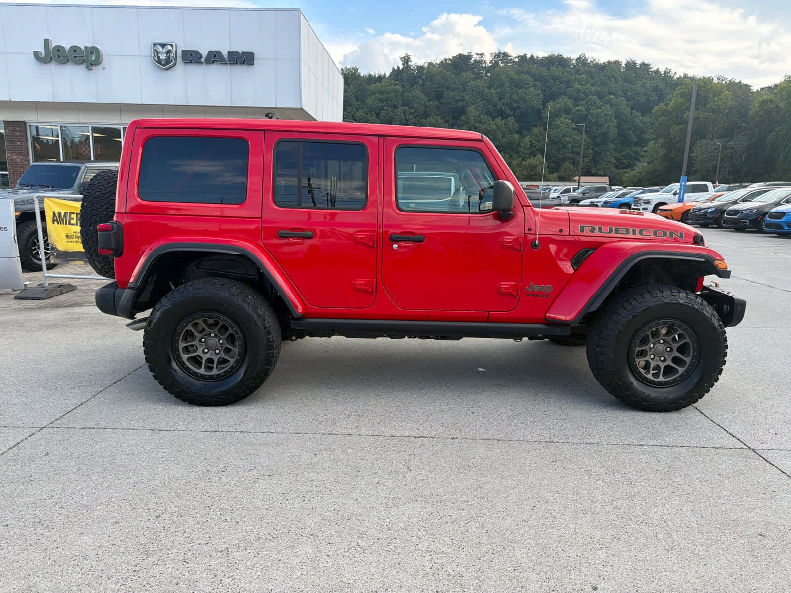 Used 2022 Jeep Wrangler Unlimited Rubicon w/ Xtreme Recon 35" Tire Package AWD/4WD image 5