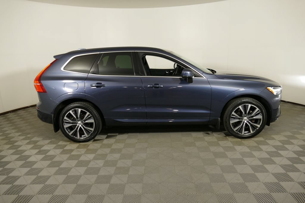 Used 2022 Volvo XC60 B5 Momentum w/ Climate Package AWD/4WD image 2