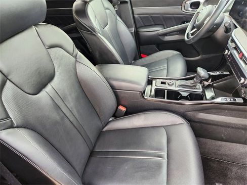 Used 2025 Kia Sorento SX image 11