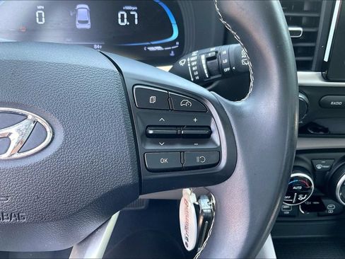 Used 2023 Hyundai Venue SEL FWD image 19