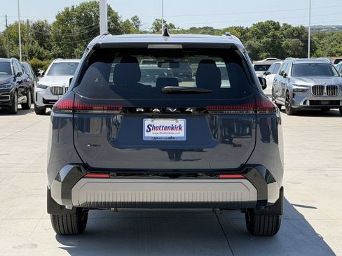 Used 2026 Toyota RAV4 SE FWD image 5