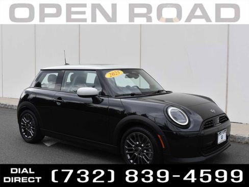 Used 2025 MINI Cooper 2-Door Hardtop FWD image 1