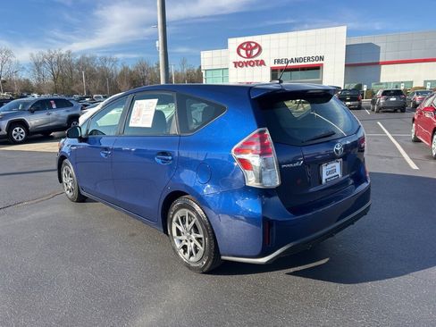 Used 2017 Toyota Prius V Three image 14
