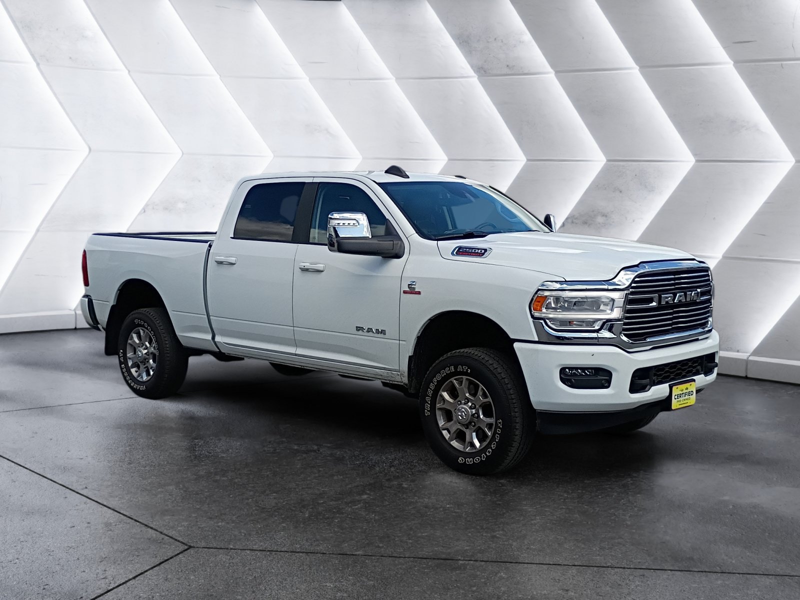 Used 2024 RAM 2500 Laramie w/ Safety Group AWD/4WD image 9