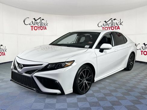 Used 2024 Toyota Camry SE FWD image 4
