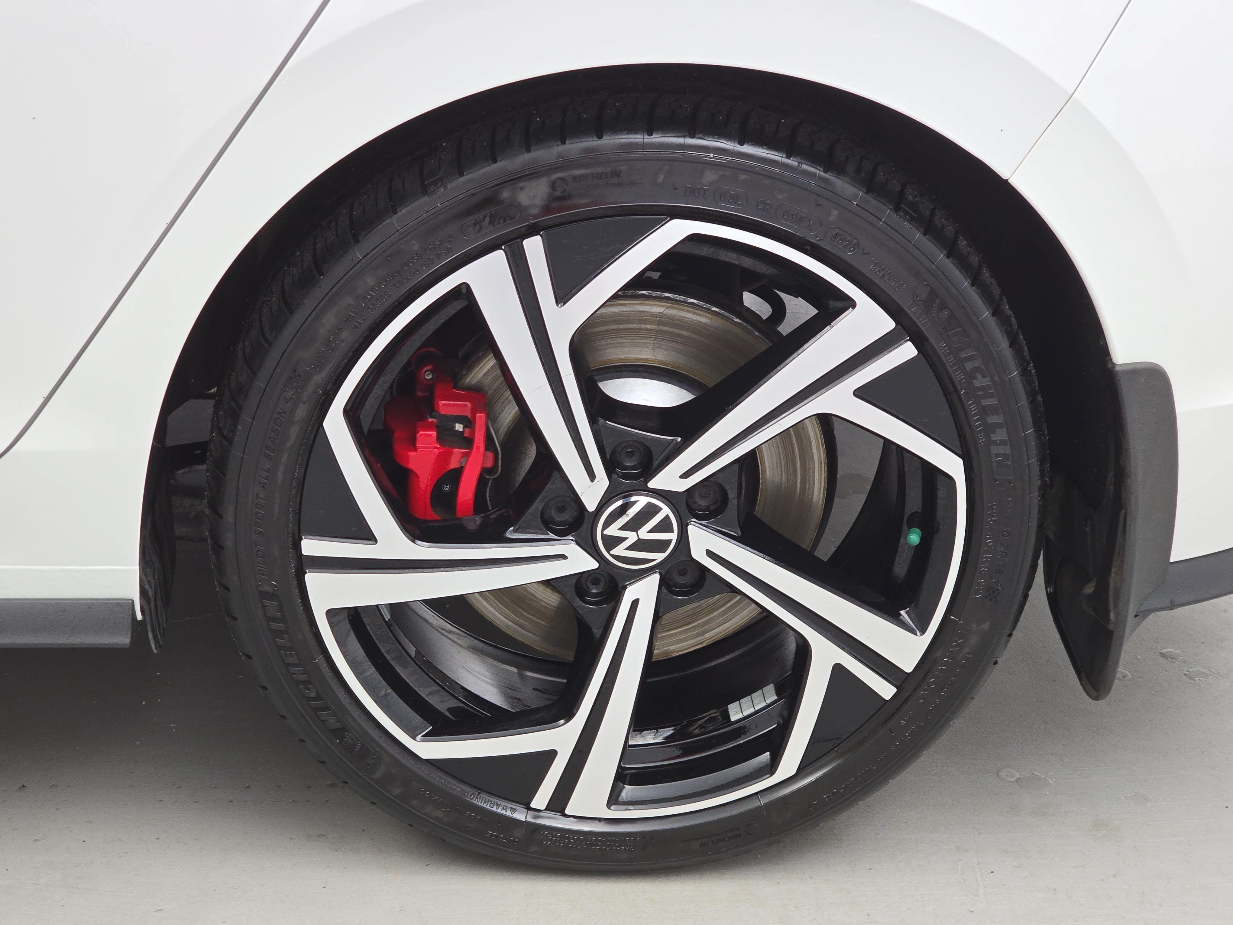 Certified 2024 Volkswagen GTI SE FWD image 33