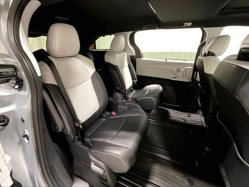 Used 2026 Toyota Sienna XSE AWD/4WD image 27