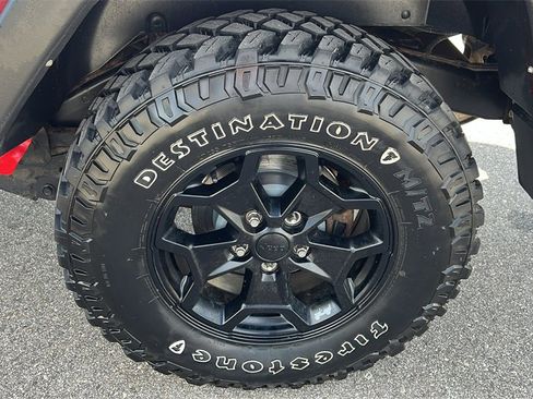 Used 2016 Jeep Wrangler Unlimited Sahara w/ Dual Top Group image 31