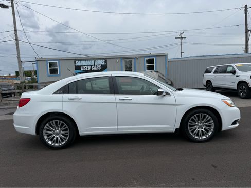 Used 2012 Chrysler 200 Limited FWD image 6