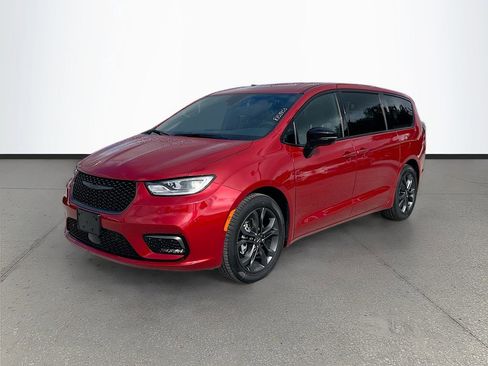 New 2026 Chrysler Pacifica Select image 3