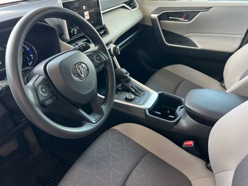 Used 2025 Toyota RAV4 XLE image 7