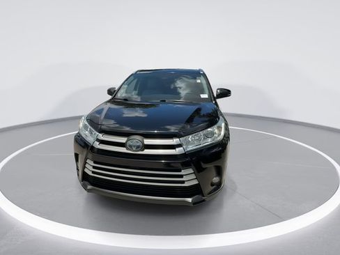 Used 2019 Toyota Highlander XLE AWD/4WD image 3