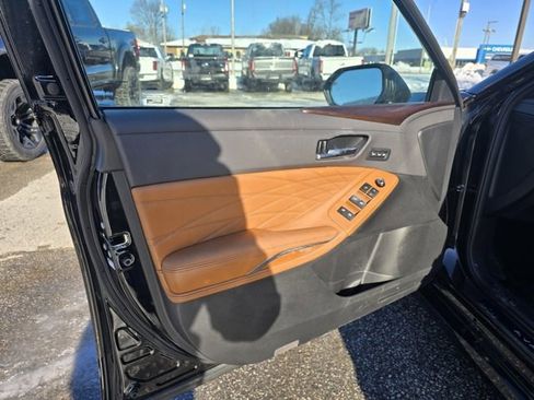 Used 2020 Toyota Avalon Limited image 9