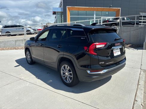 Used 2024 GMC Terrain SLT AWD/4WD image 3
