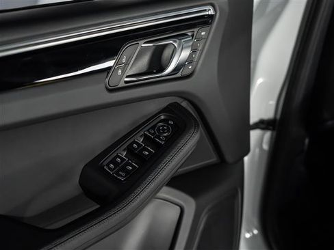 Certified 2026 Porsche Macan image 23