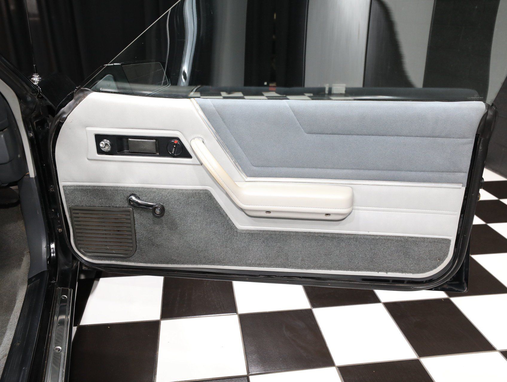 Used 1987 Dodge Charger Shelby FWD image 40