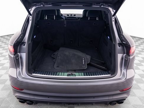Certified 2023 Porsche Cayenne AWD/4WD image 31