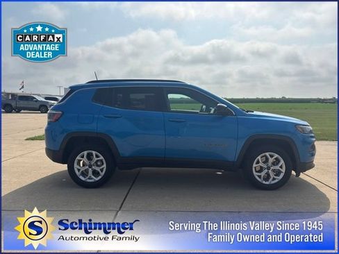 Used 2025 Jeep Compass Latitude AWD/4WD image 1