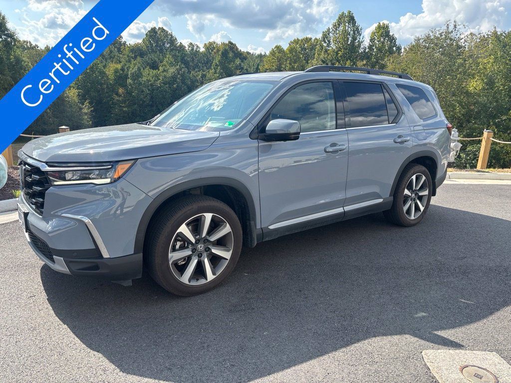 Used 2025 Honda Pilot Elite image 1