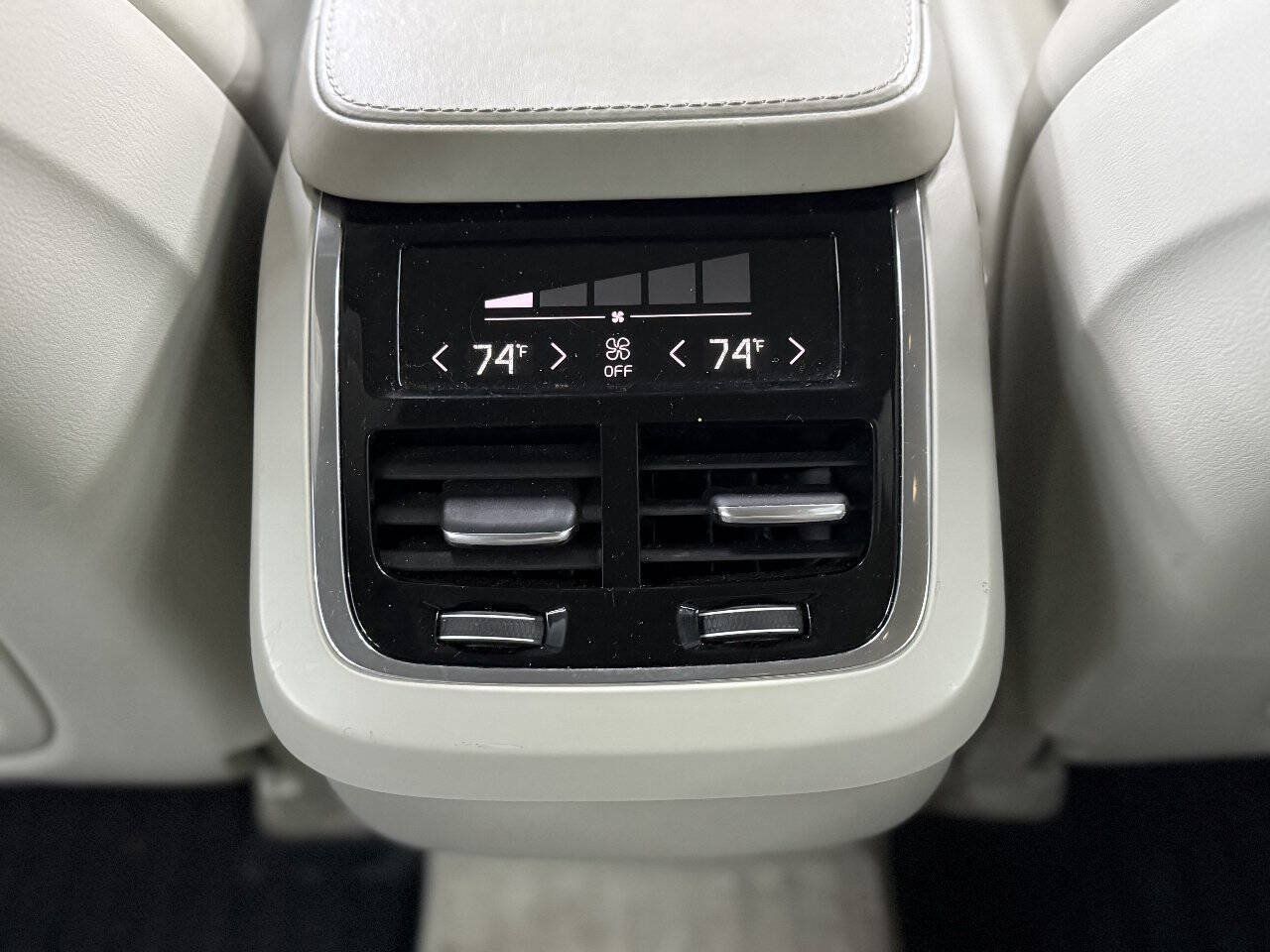 Used 2016 Volvo XC90 T6 Inscription w/ Vision Package AWD/4WD image 20