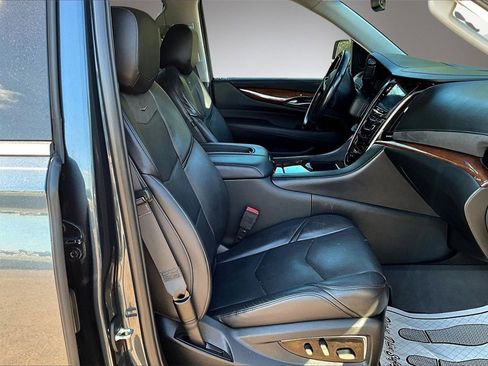 Used 2019 Cadillac Escalade Premium Luxury image 30