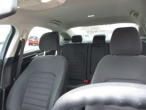 Used 2018 Ford Fusion SE w/ Fusion SE Technology Package image 14