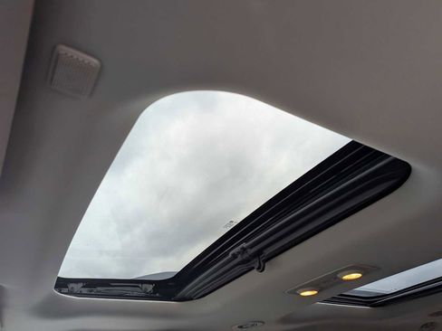 Used 2014 GMC Acadia SLT image 17