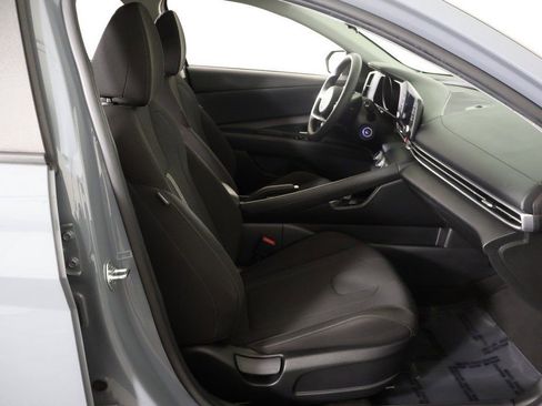 Used 2021 Hyundai Elantra SE image 29