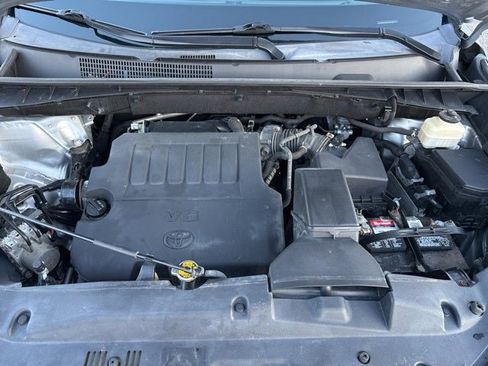 Used 2015 Toyota Highlander XLE image 2