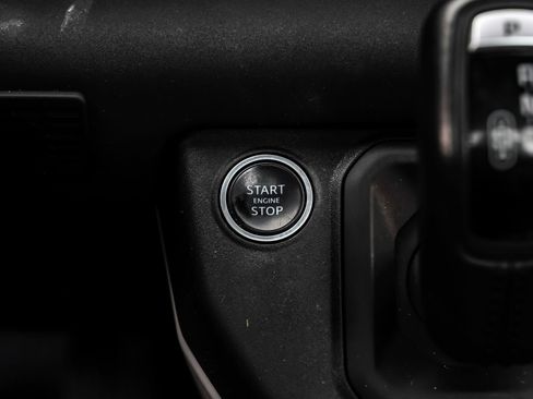 Used 2023 Land Rover Defender 110 SE image 25