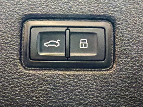 Used 2017 Audi Q7 3.0T Prestige w/ Prestige Package image 32