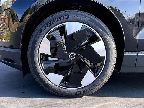 New 2025 Volvo EX30 Plus w/ Protection Package Premier image 14