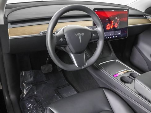 Used 2023 Tesla Model Y Long Range AWD/4WD image 3