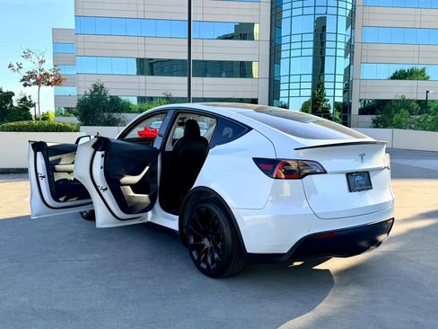 Used 2020 Tesla Model Y Long Range AWD/4WD image 55