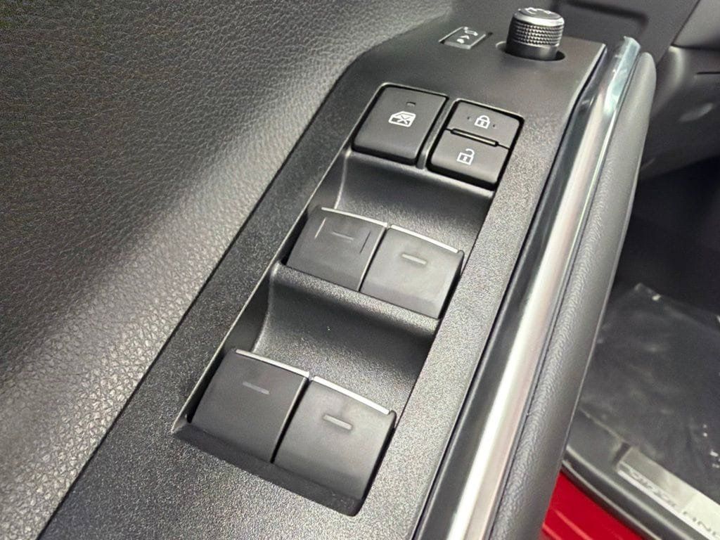 New 2026 Toyota Highlander Platinum AWD/4WD image 17