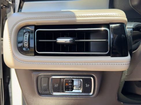 Used 2022 Lincoln Aviator 2WD w/ Premium Package image 21