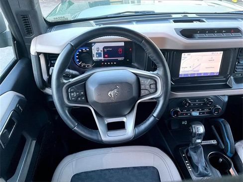 Used 2023 Ford Bronco Wildtrak image 5