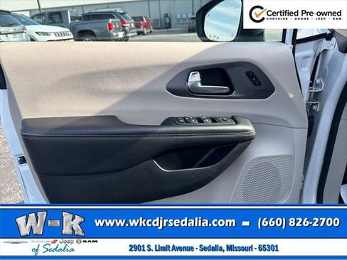 Certified 2023 Chrysler Pacifica Touring-L FWD image 15