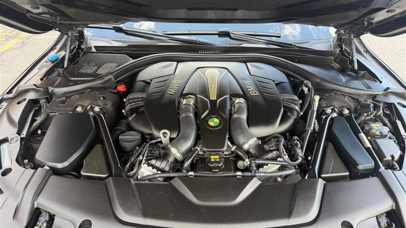 Used 2018 BMW 750i RWD image 10