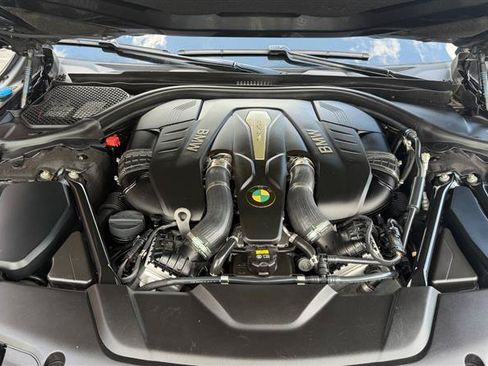 Used 2018 BMW 750i RWD image 10