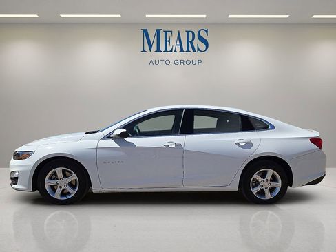 Used 2025 Chevrolet Malibu LS FWD image 2