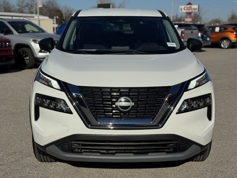 Used 2023 Nissan Rogue S image 2