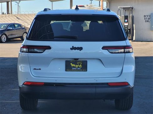 Certified 2024 Jeep Grand Cherokee L Laredo image 5