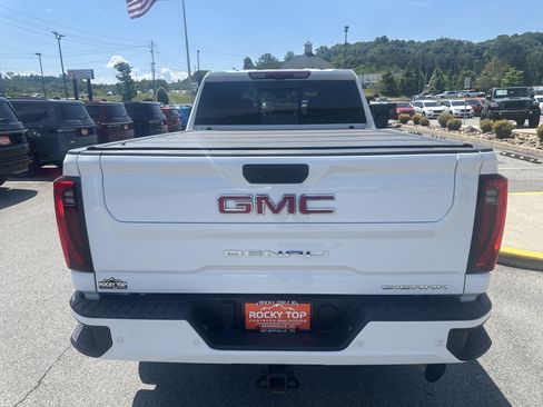 Used 2025 GMC Sierra 2500 Denali w/ Technology Package AWD/4WD image 10